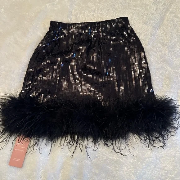 Miss Lola Black feather trim sequin skirt - Picture 4 of 14